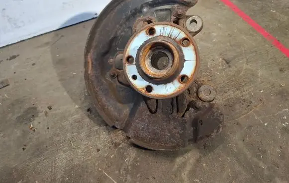 Volvo V70 Front wheel hub