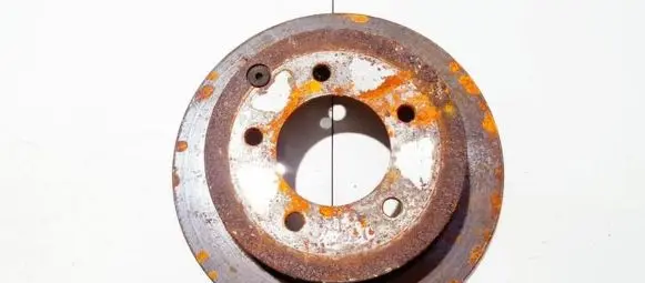 Mitsubishi Lancer X Rear brake disc neventiliuojamas
