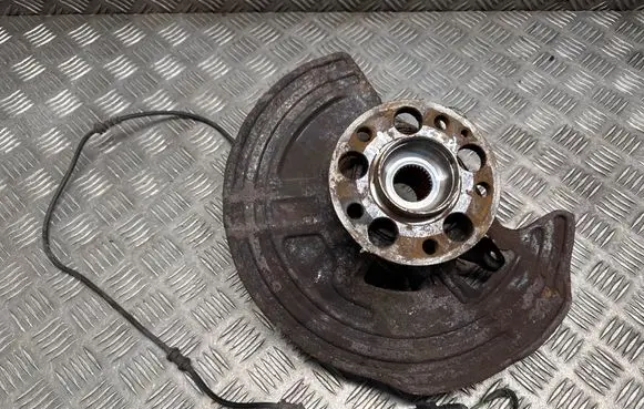 Mercedes-Benz CLA C117 X117 W117 Front wheel hub A2463320200