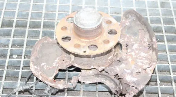 Mercedes-Benz CLK A209 C209 Front wheel hub