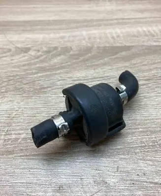 Audi A4 S4 B5 8D Vacuum valve 058133459