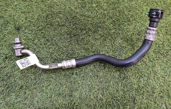 Gearbox oil cooler pipe/hose
