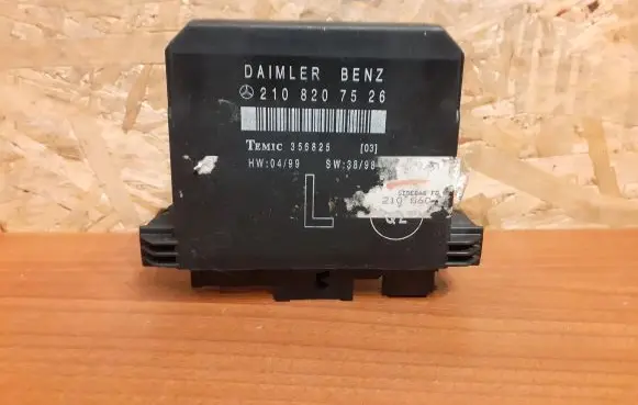 Mercedes-Benz E W210 Door control unit/module 2108207526 2663