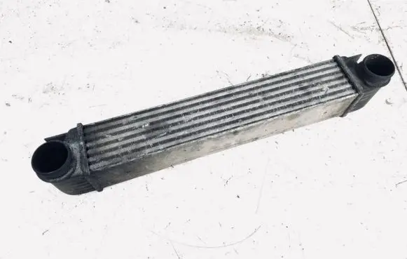 BMW 5 E39 Intercooler radiator 17512247359 1751-2247359