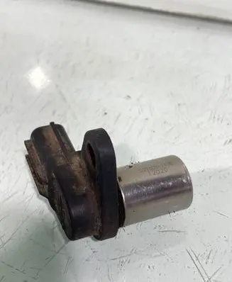 Nissan X-Trail T30 Crankshaft position sensor 0296001170