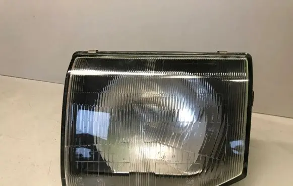 Mitsubishi Pajero Headlight/headlamp 11037747