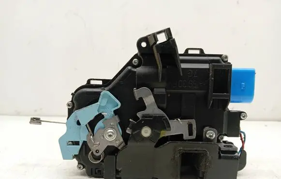 Volkswagen Caddy Front door lock 3D1837015AP PA6630FG 26041607591