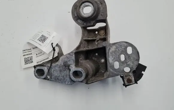 Volkswagen PASSAT B5.5 Engine mounting bracket 4B0199352B 4B0199352