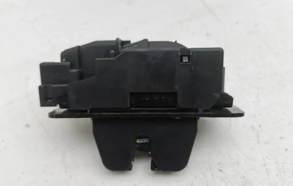 Loading door lock