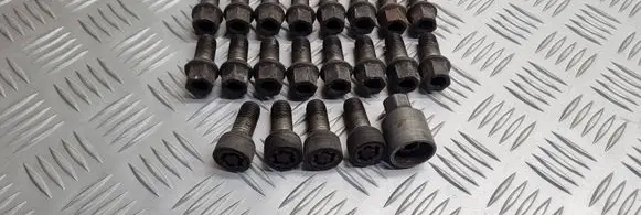 Volkswagen PASSAT CC Nuts/bolts 