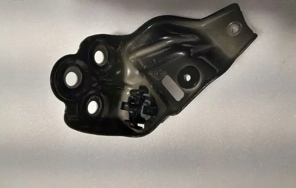BMW X7 G07 Fender mounting bracket 74517267451726