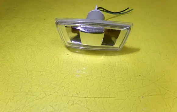 Front fender indicator light
