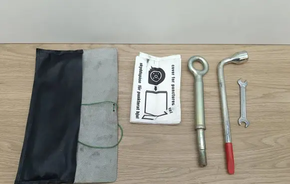 Volvo XC90 Tool set 