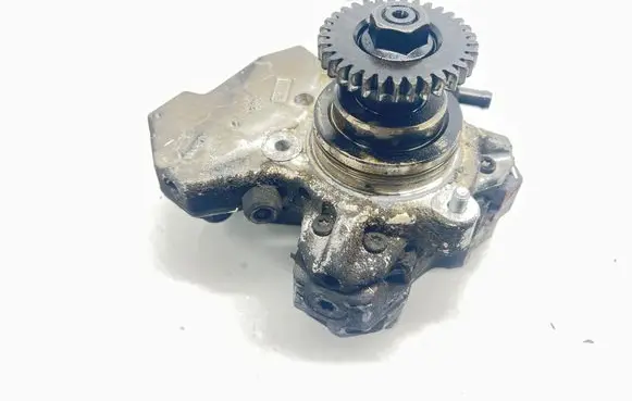 Mercedes-Benz CLS C219 Fuel injection high pressure pump A6420700201