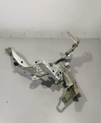 Toyota Verso Headlight/headlamp mounting bracket
