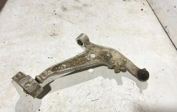 Nissan X-Trail T30 Front lower control arm/wishbone