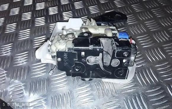Volkswagen Transporter - Caravelle T5 Front door lock