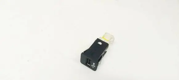 BMW 7 F01 F02 F03 F04 USB socket connector 923765601 9237656-01
