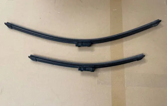 Volkswagen Amarok II Windshield/front glass wiper blade 