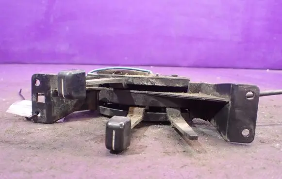 Isuzu Trooper Interior fan control switch 85205