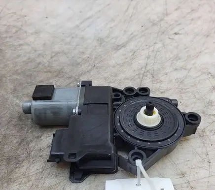 Hyundai i40 Front door window regulator motor 1137328730