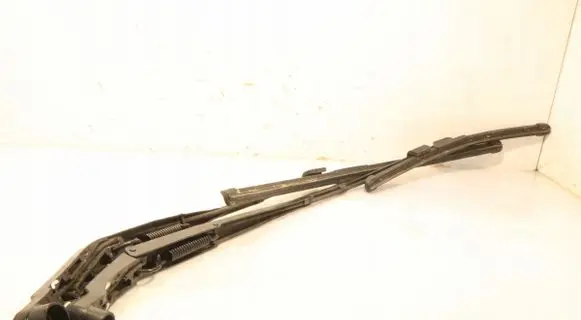 Mazda 3 Front wiper blade arm