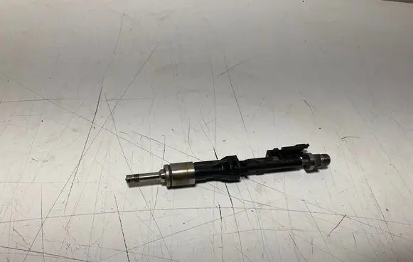 BMW X5 E70 Fuel injector 7597870 10213541