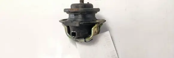 Engine mount vacuum valve