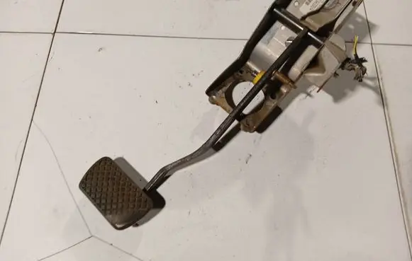 Chevrolet HHR Brake pedal 