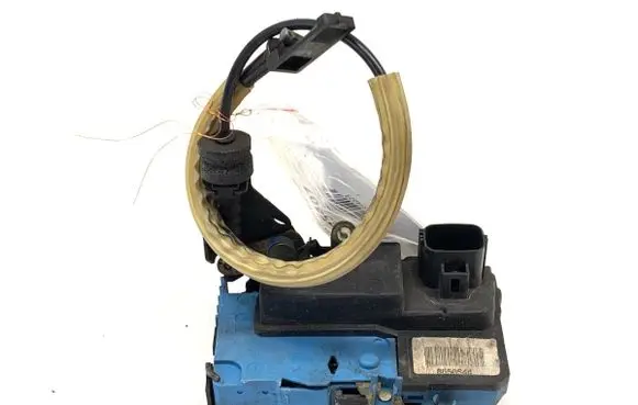 Volvo S60 Front door lock 8650544