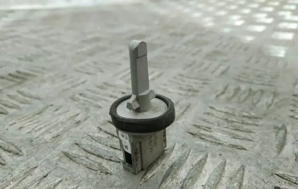 Volkswagen PASSAT B7 Oil temperature sensor 1K0907543G