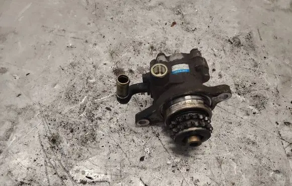 Nissan X-Trail T30 Power steering pump 8H800