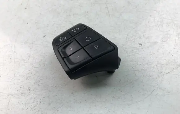 Steering wheel buttons/switches