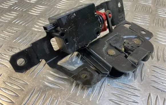 BMW X3 E83 Tailgate/trunk/boot lock/catch/latch 7057364