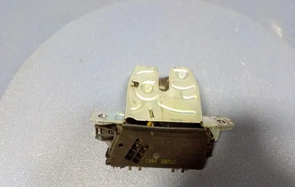 Opel Astra J Tailgate/trunk/boot lock/catch/latch 13117285