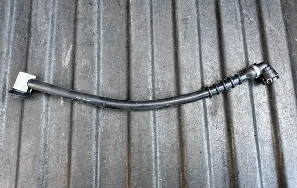 Hybrid/electric vehicle battery cooling hoses/tubes