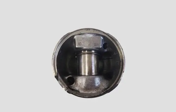 Ford Mondeo MK IV Piston 0000