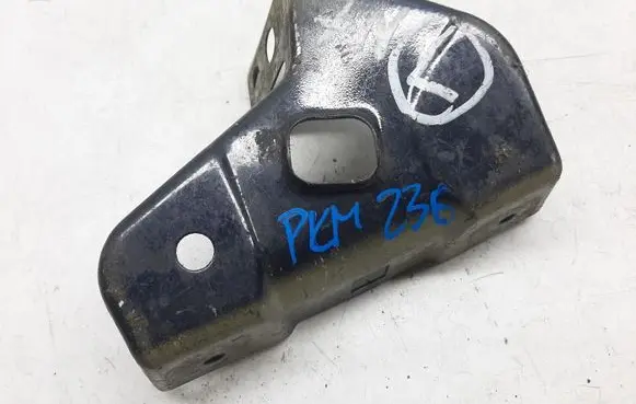 Seat Alhambra (Mk2) Fender mounting bracket 7N0821135A