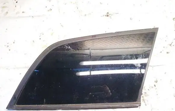 Toyota Avensis T220 Rear side window dot24as3m38