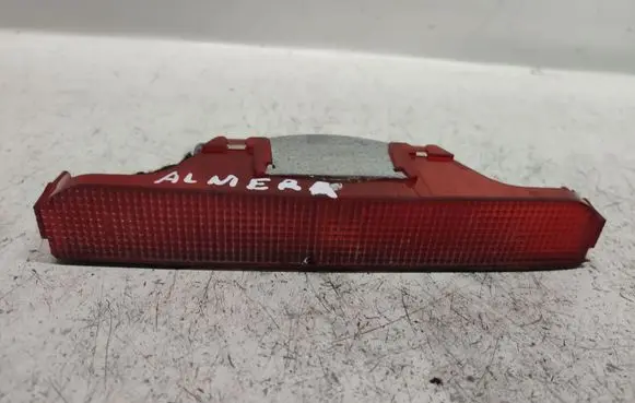 Nissan Almera Tino Third/center stoplight