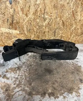 Mercedes-Benz E W211 Accelerator throttle pedal 2113000604