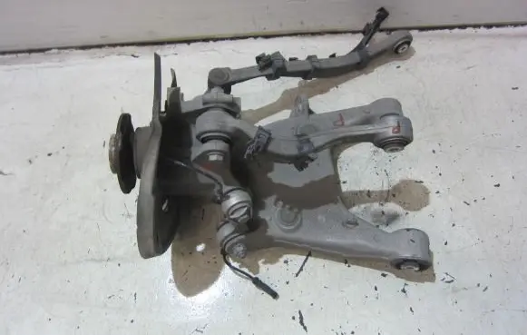 BMW 6 F06 Gran coupe Rear wheel hub spindle/knuckle 6852892