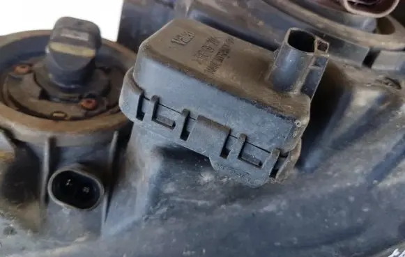 Opel Zafira A Headlight level adjustment motor 