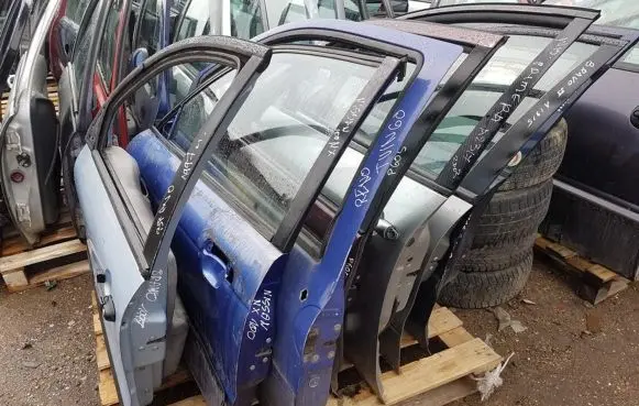 Peugeot 605 Front door