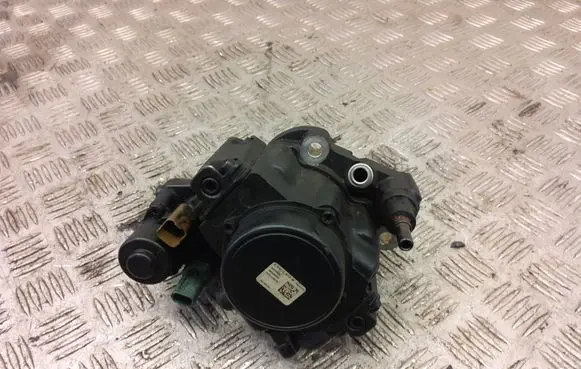 Ford Kuga II Fuel injection high pressure pump 9687959180