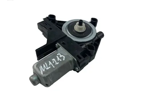 Volvo XC90 Rear door window regulator motor 966264102