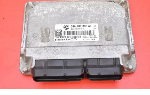 Volkswagen PASSAT B5.5 Engine control unit/module ECU 06A906033AT