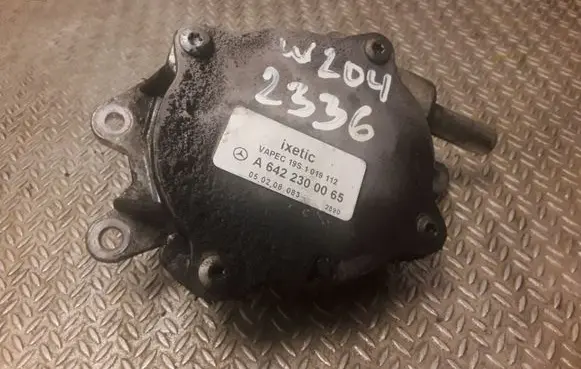 Mercedes-Benz C W204 Vacuum pump 6422300065 A6422300065