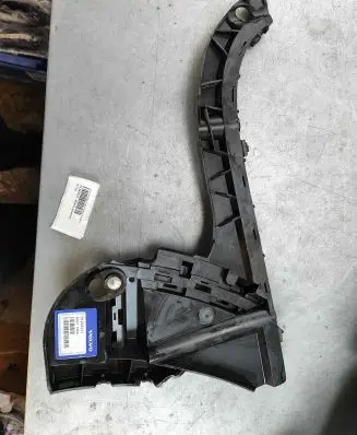 Volvo XC70 Rear bumper mounting bracket 31265323