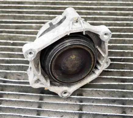 Engine mount bracket